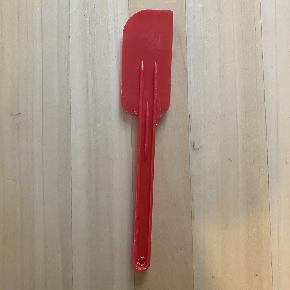 Vintage Rubber Queen Red Spatula Plate Scraper 9” kitchen coshocton plastic 6051